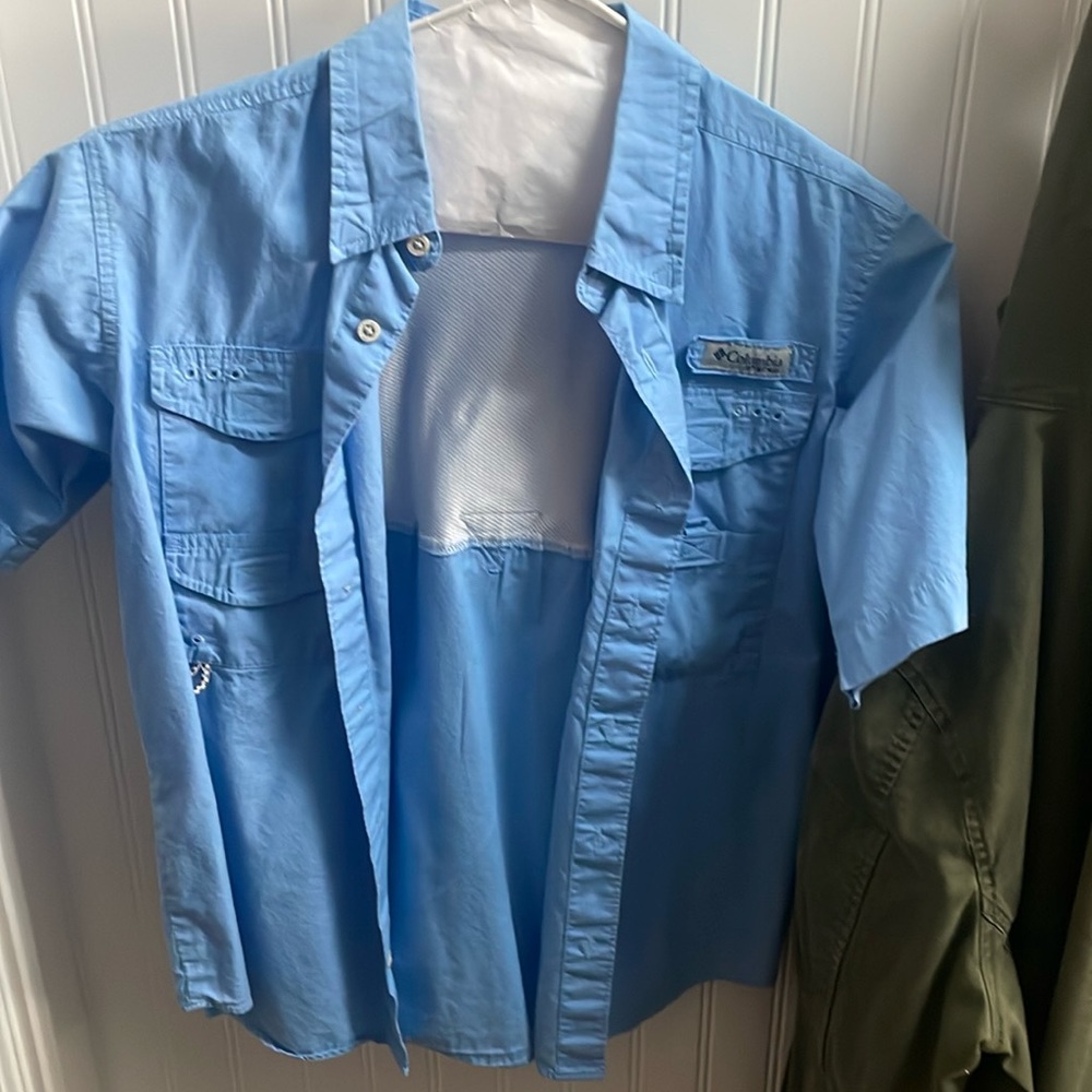 Columbia button down fishing tee